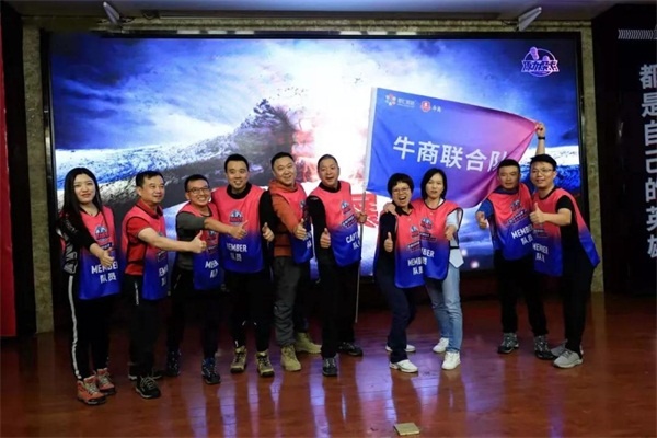 明亮照明總經理荊明慧(輝)111公里敦煌戈壁挑戰賽