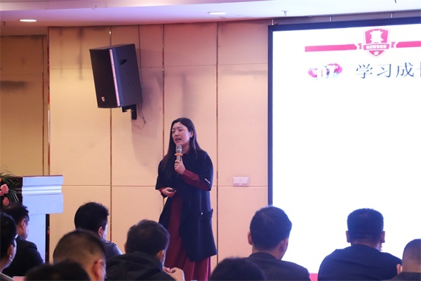 鄭州明亮照明總經理/河南牛商匯執行會長/河南戰區總裁荊明慧 鄭州明亮照明總經理/河南牛商匯執行會長/河南戰區總裁荊明慧